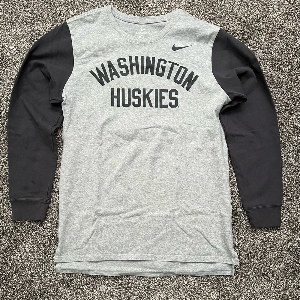 Nike - Men’s Washington Huskies Gray & Black Long Sleeve Shirt - Size Medium